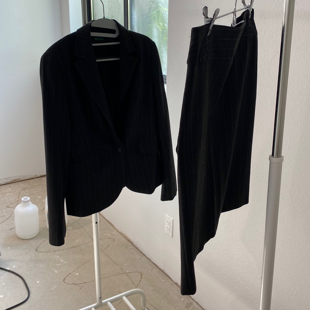 United Colors of Benneton skirt suit